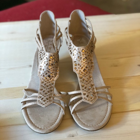 New York Transit Shoes - Nude Wedges w Sequins
